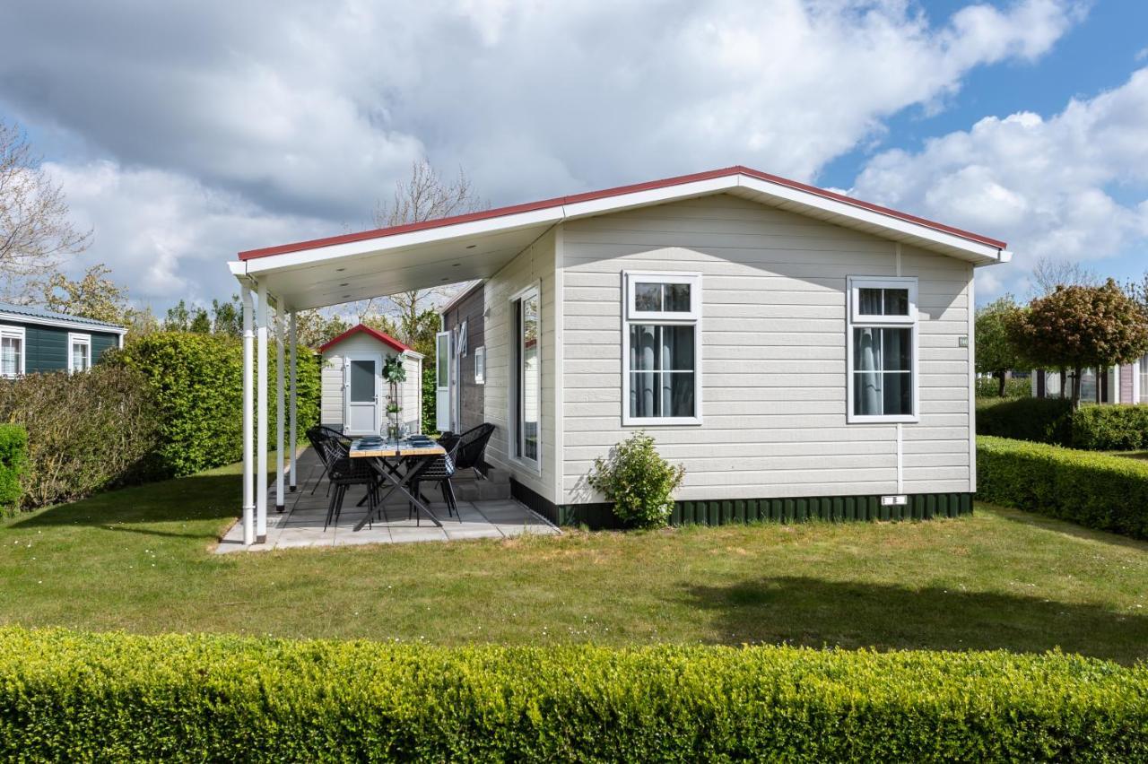 Luxe 5-Persoons Chalet Op Familiecamping Baarland Exterior foto